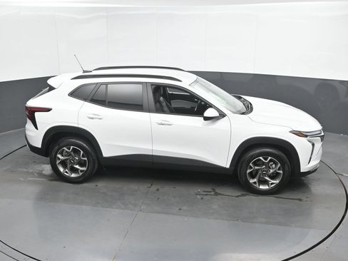 Used 2025 Chevrolet Trax LT w/ LT Convenience Package FWD image 35