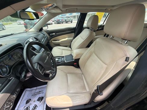 Used 2018 Chrysler 300 Touring L AWD/4WD image 11