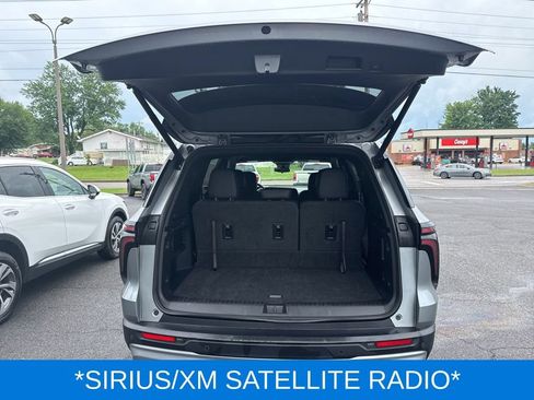 Used 2025 Chevrolet Traverse LT FWD image 9