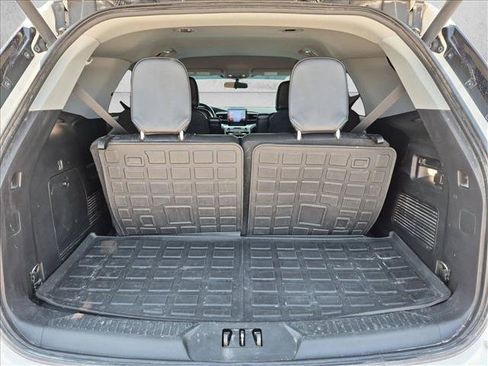Used 2022 Ford Explorer XLT w/ Equipment Group 202A RWD image 6