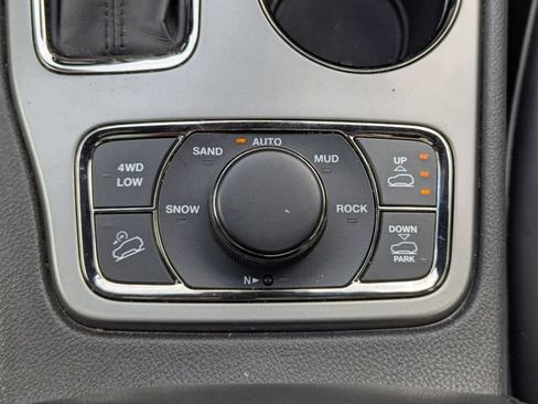 Used 2020 Jeep Grand Cherokee High Altitude AWD/4WD image 23