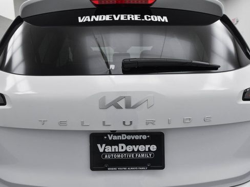 Used 2025 Kia Telluride EX image 8