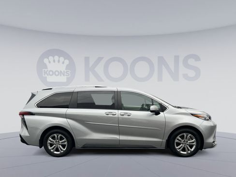 Used 2023 Toyota Sienna Platinum image 8