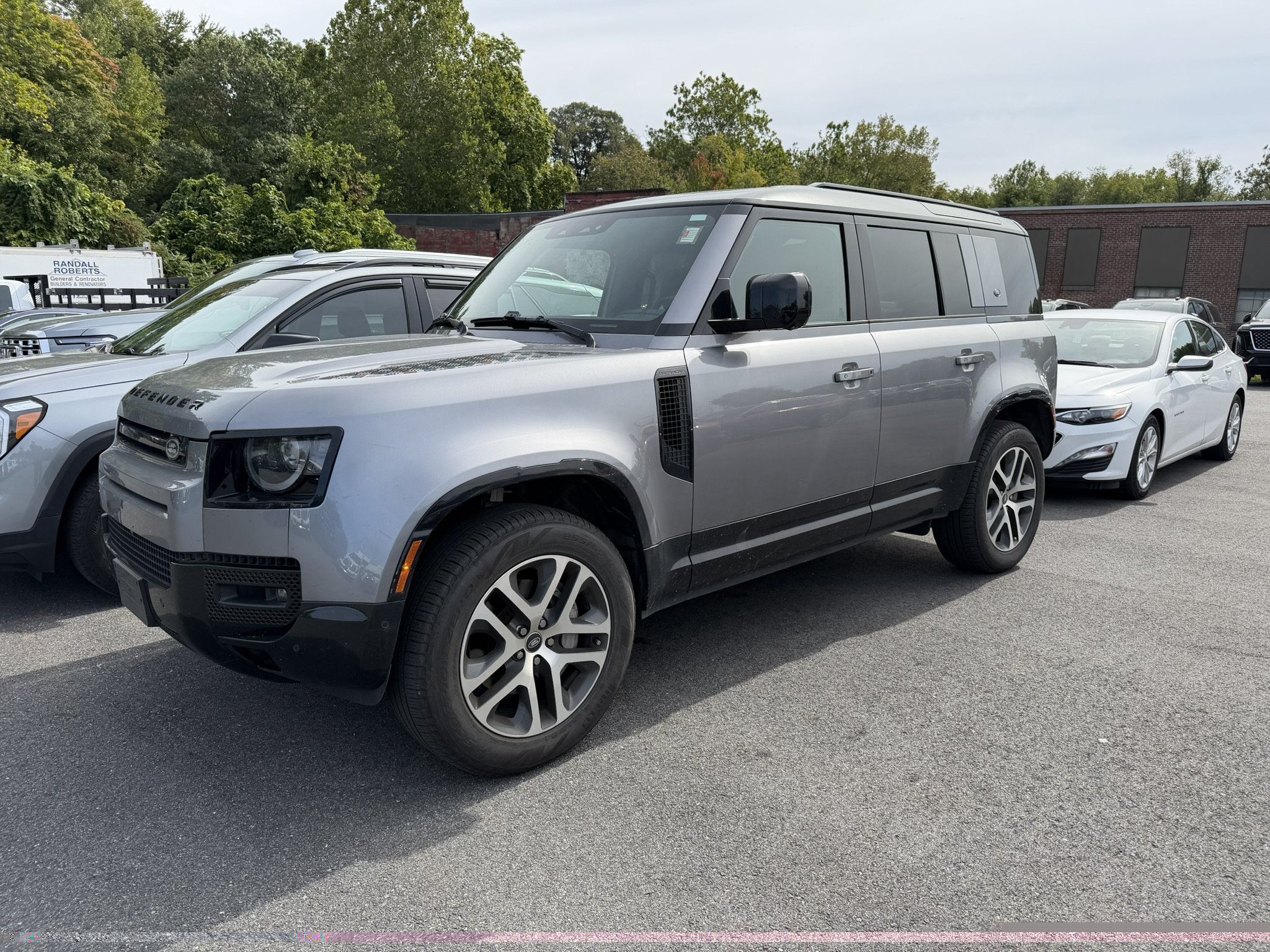 Used 2024 Land Rover Defender 110 X-Dynamic SE AWD/4WD image 1