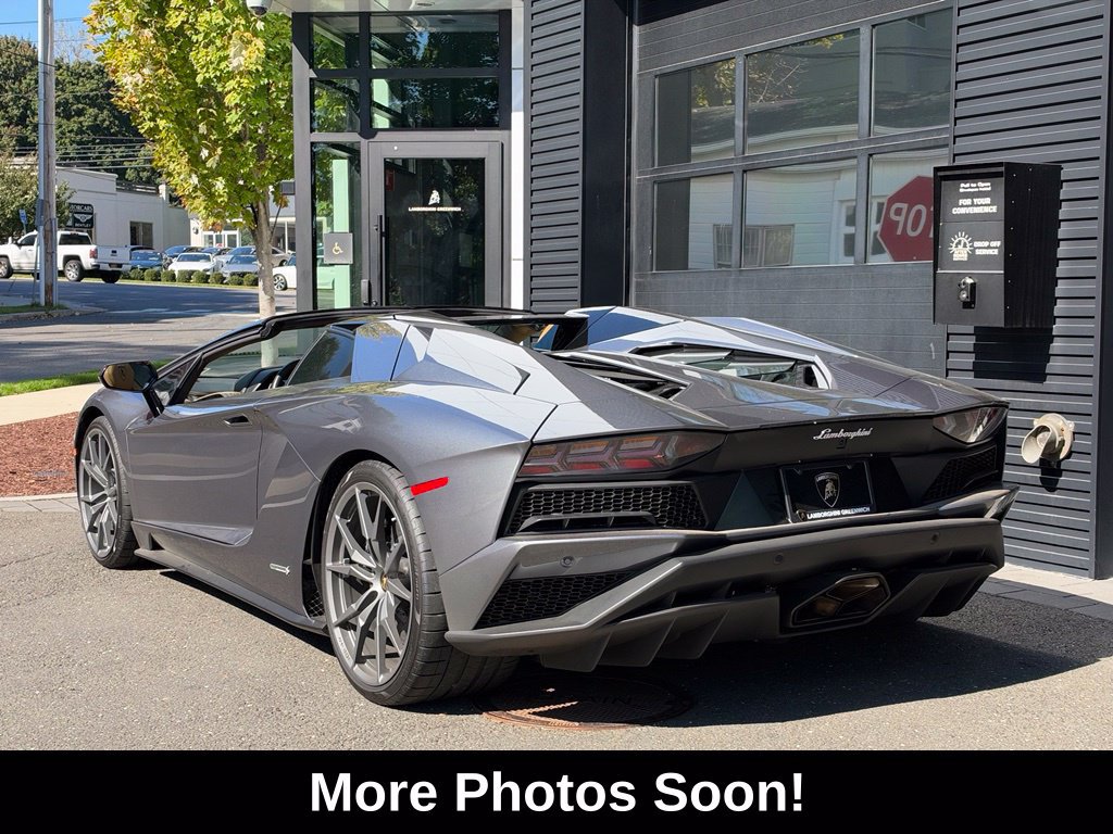 Used 2018 Lamborghini Aventador S AWD/4WD image 3