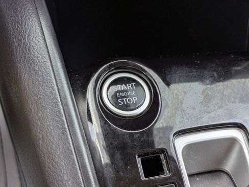 Used 2022 Nissan Versa SV FWD image 25