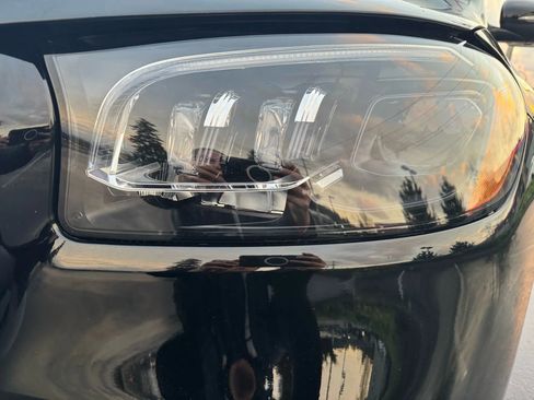 Used 2023 Mercedes-Benz GLS 580 4MATIC image 16