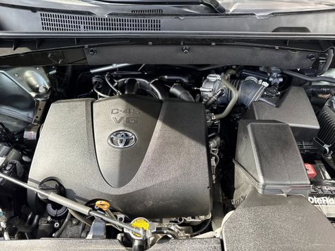 Used 2017 Toyota Highlander Limited Platinum AWD/4WD image 9