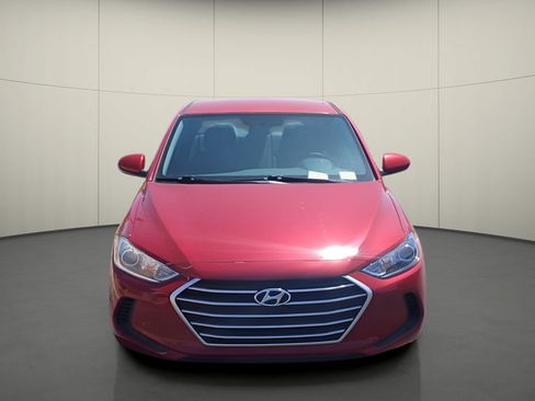 Used 2018 Hyundai Elantra SE w/ SE Connectivity Package 04 FWD image 2