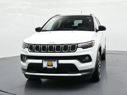 Used 2023 Jeep Compass Limited AWD/4WD image 3