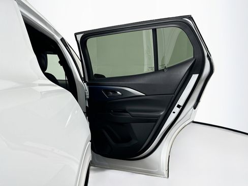 Used 2024 Chevrolet Equinox EV LT image 31