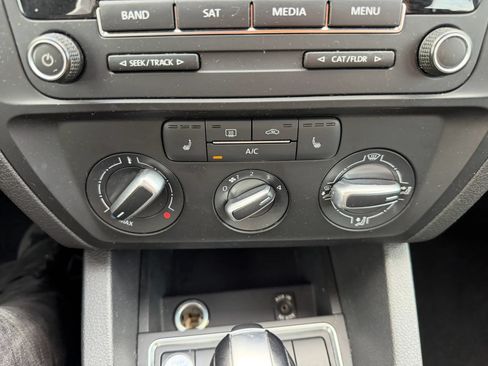 Used 2015 Volkswagen Jetta SE FWD image 25