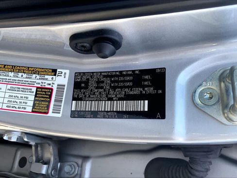 Used 2023 Toyota Highlander Limited FWD image 34