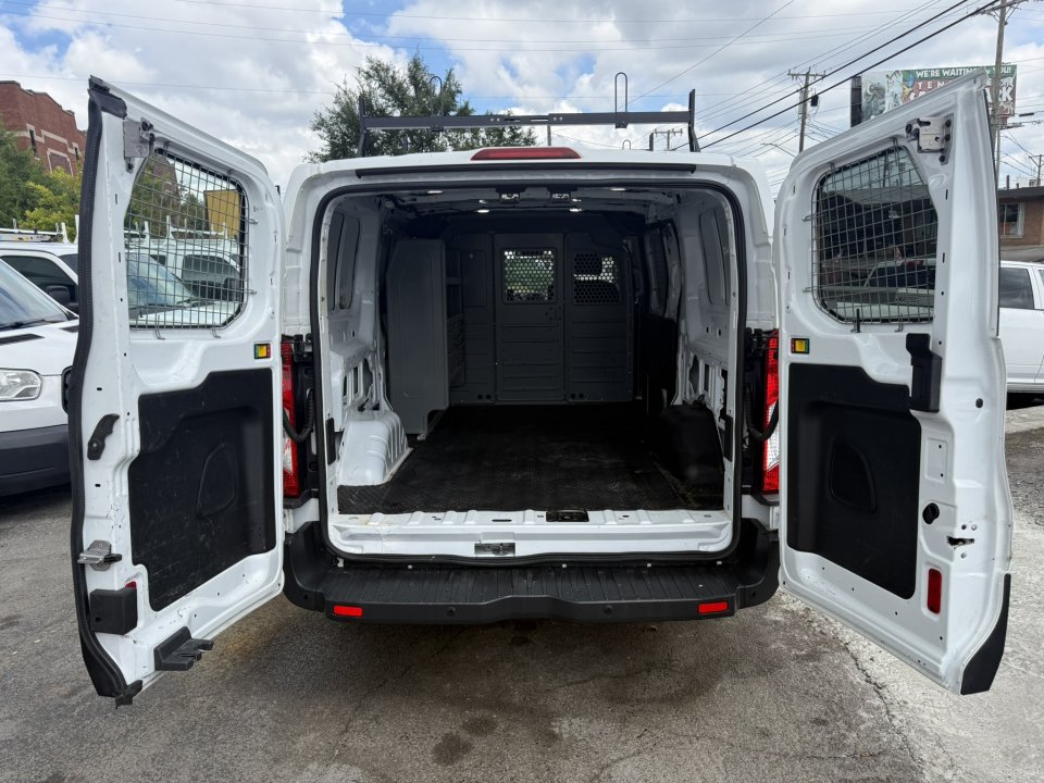 Used 2018 Ford Transit 150 130 Low Roof RWD image 9