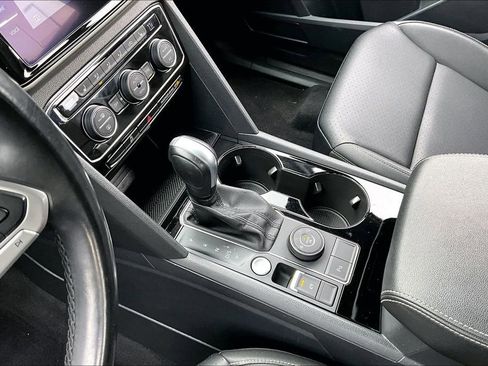 Used 2020 Volkswagen Atlas Cross Sport SEL image 16