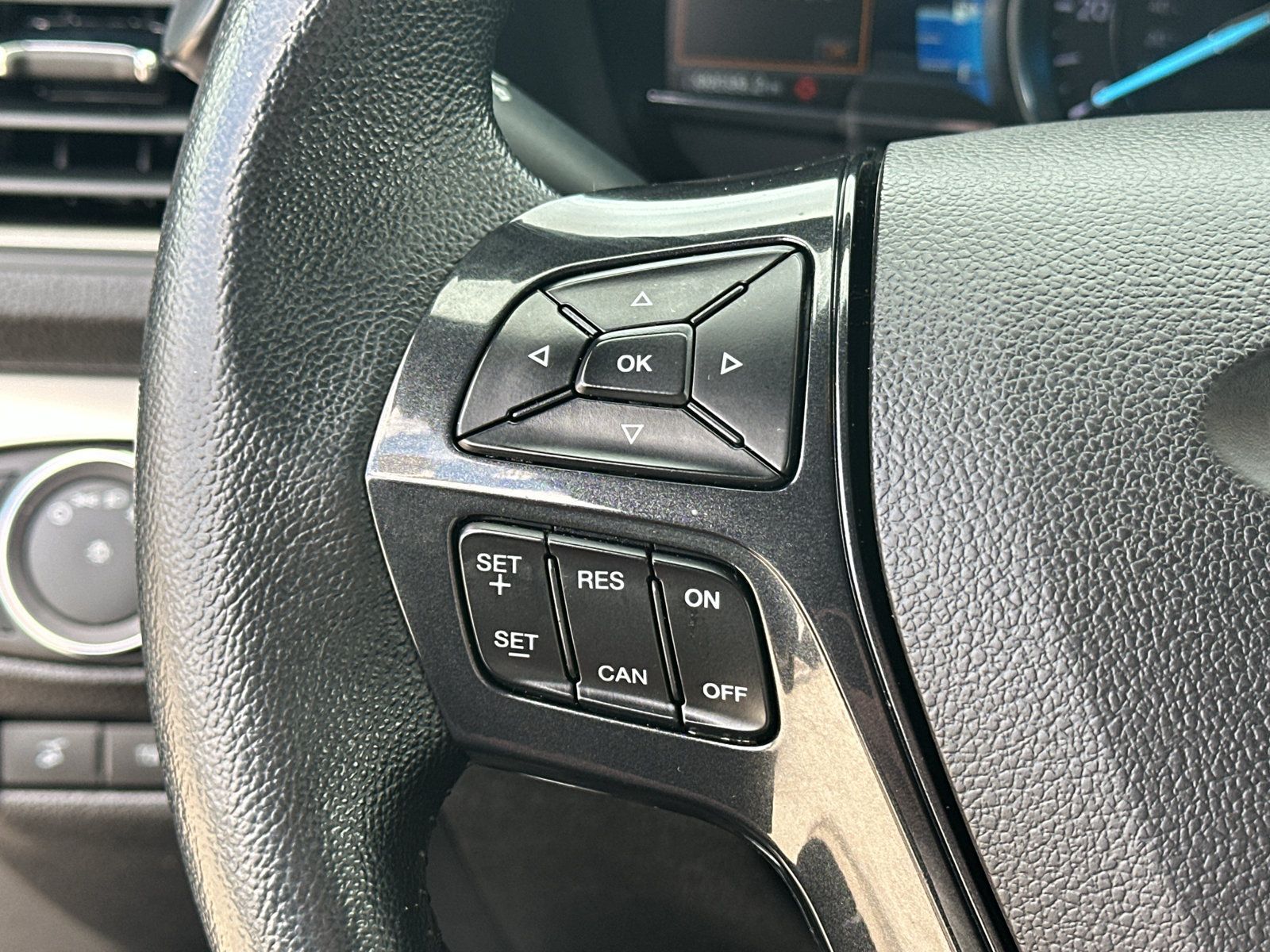 Used 2018 Ford Explorer XLT w/ Equipment Group 202A AWD/4WD image 17