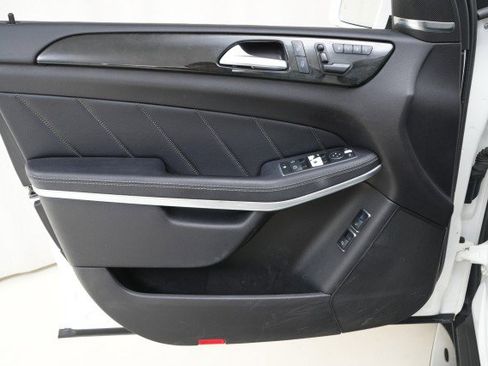 Used 2016 Mercedes-Benz GL 550 4MATIC image 34