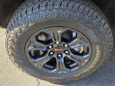 Used 2025 GMC Canyon Elevation w/ Convenience Package AWD/4WD image 12