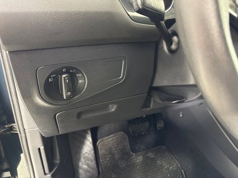 Used 2018 Volkswagen Tiguan S image 15