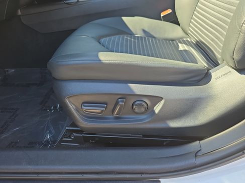 Used 2024 Toyota Camry SE image 31