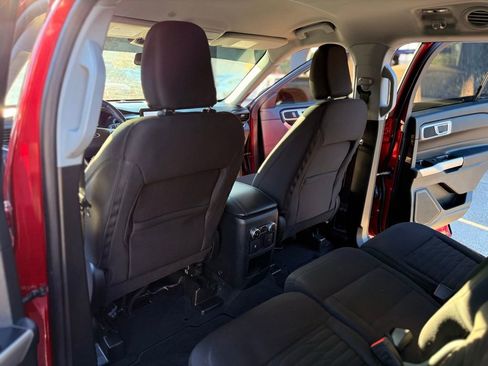 Used 2021 Ford Explorer XLT image 30