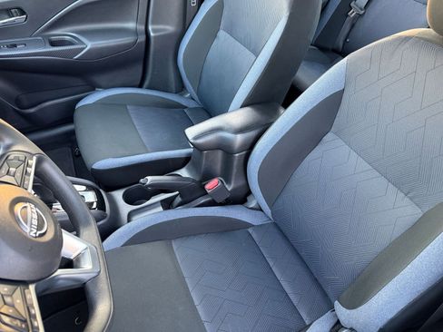 Used 2025 Nissan Versa SV image 36
