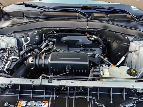 Used 2020 Ford Explorer XLT image 27