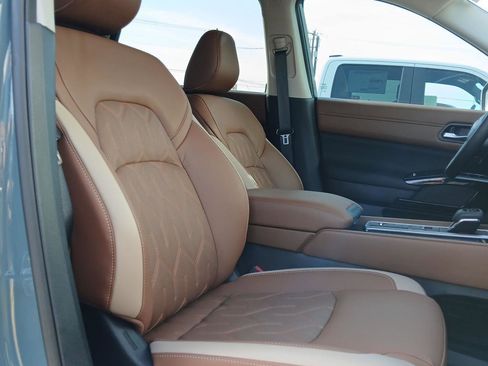 Used 2026 Nissan Pathfinder Platinum w/ Cargo Package FWD image 11