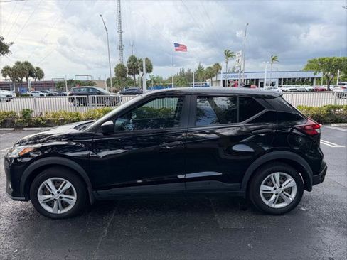 Used 2022 Nissan Kicks S FWD image 3