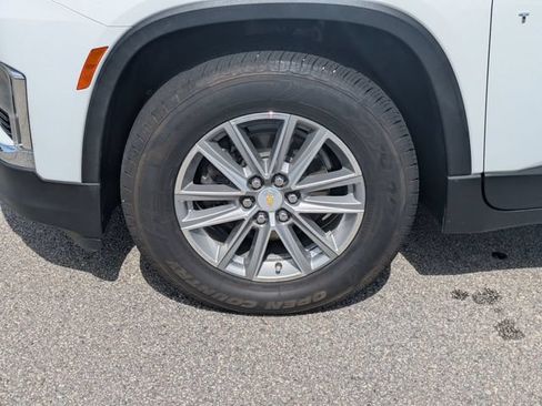 Used 2022 Chevrolet Traverse LT FWD image 10