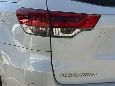 Used 2017 Toyota Highlander XLE FWD image 6