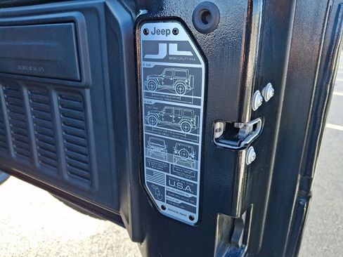 Used 2023 Jeep Wrangler Sahara w/ Cold Weather Group image 28