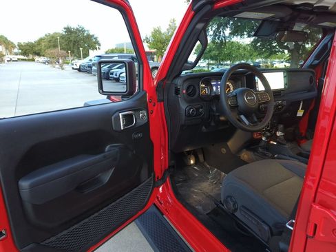 Used 2024 Jeep Wrangler Unlimited Rubicon AWD/4WD image 8