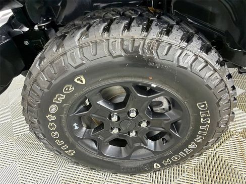 Used 2023 Jeep Gladiator Willys image 12