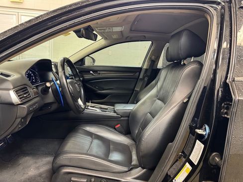 Used 2018 Honda Accord Touring image 15