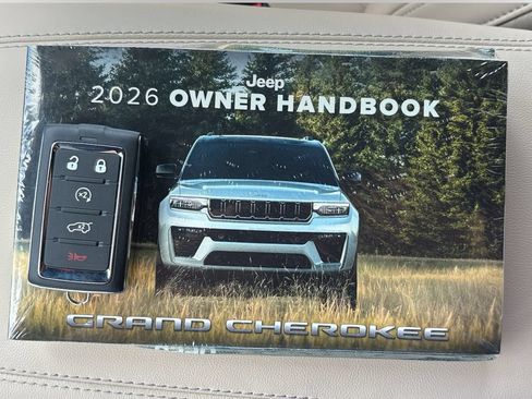 New 2026 Jeep Grand Cherokee Limited w/ Luxury Tech Group II AWD/4WD image 23