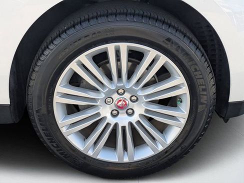 Used 2018 Jaguar F-PACE Premium image 9