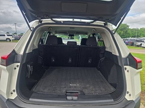 Used 2023 Nissan Rogue S AWD/4WD image 10