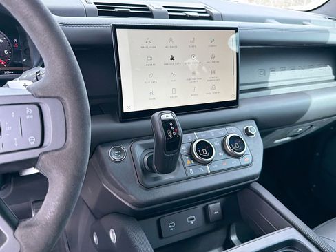 Used 2024 Land Rover Defender 110 V8 image 28