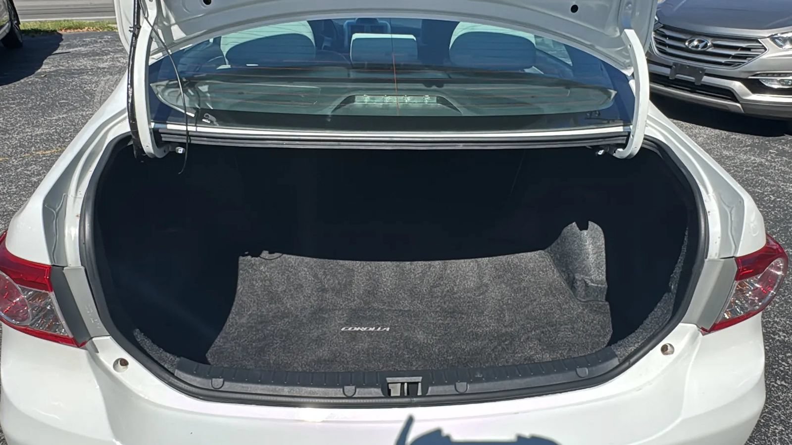 Used 2013 Toyota Corolla LE FWD image 16