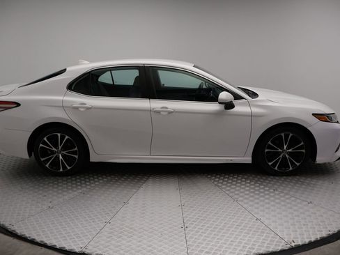 Used 2019 Toyota Camry SE image 7