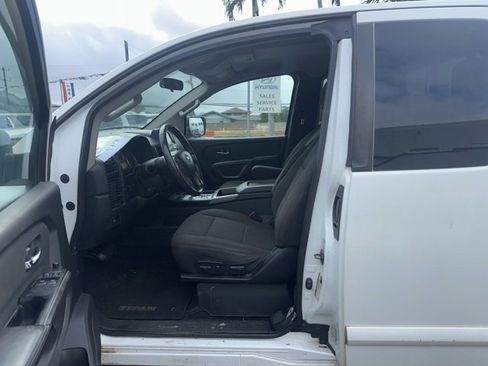 Used 2015 Nissan Titan SV w/ SV Value Truck Package image 6