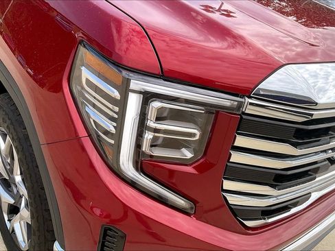 Used 2022 GMC Sierra 1500 SLT AWD/4WD image 28