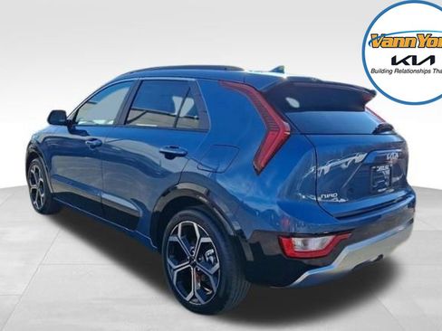 New 2025 Kia Niro EX Touring image 3