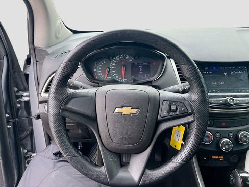 Used 2020 Chevrolet Trax LS image 11