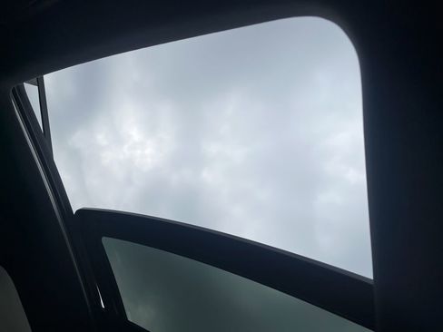 Used 2024 Chevrolet Equinox Premier AWD/4WD image 11