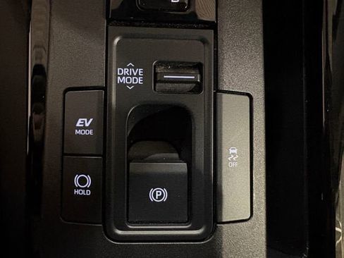 Used 2024 Toyota Prius LE image 20