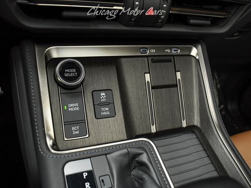 Used 2025 Lexus GX 550 w/ Cold Area Package image 17