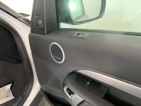 Used 2025 Land Rover Discovery Dynamic SE image 35