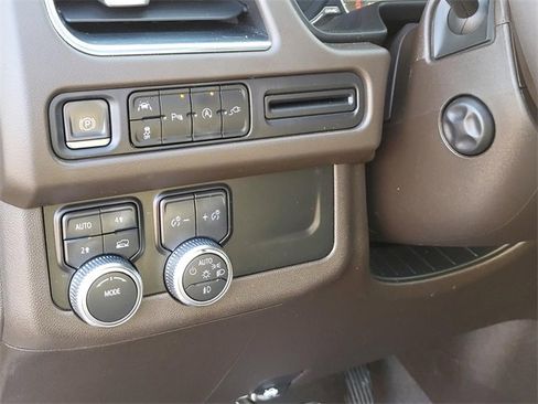 Used 2021 GMC Yukon XL SLT w/ SLT Premium Package image 25